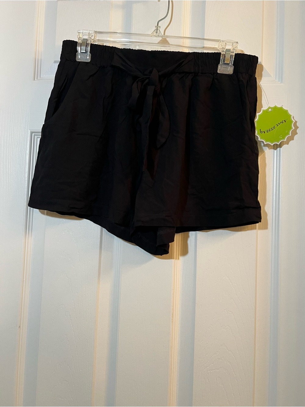 🦋 NWT  Black Drawstring Athletic Shorts with Elastic Waist size large